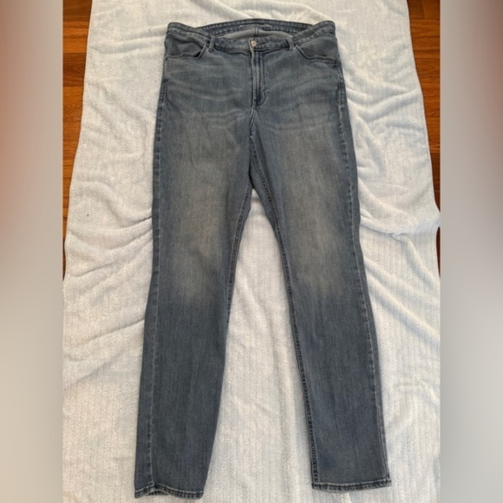 Old Navy Wow Straight Jeans Women’s 16 High Rise Medium Wash 31” Inseam Denim